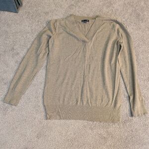 Women's Gap outlet light weight v neck sweater